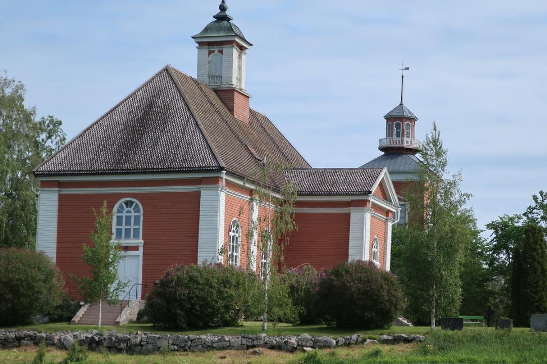 Kyrkan är sommartid öppen 9-16 måndag-torsdag och 9-14 på fredagar!